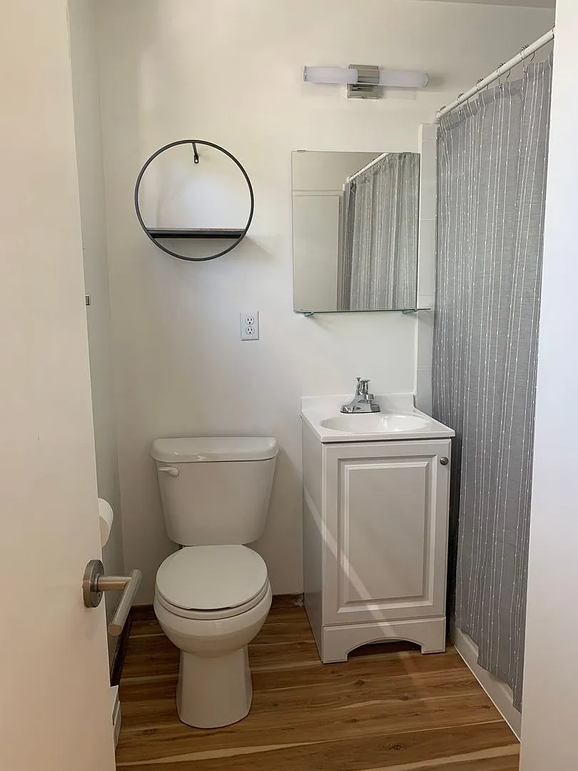 Gilmore Apts — Photo 4