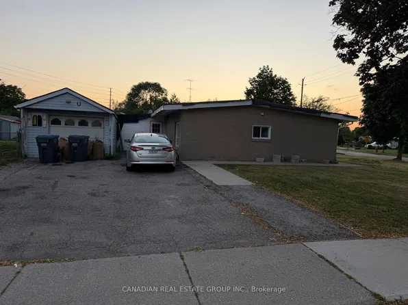 7520 Redstone Rd, Mississauga, ON L4T 2B8