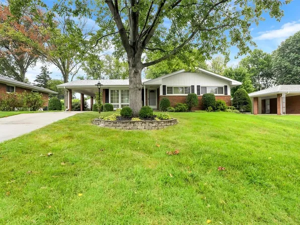 8824 Red Oak Dr, Saint Louis, MO 63126