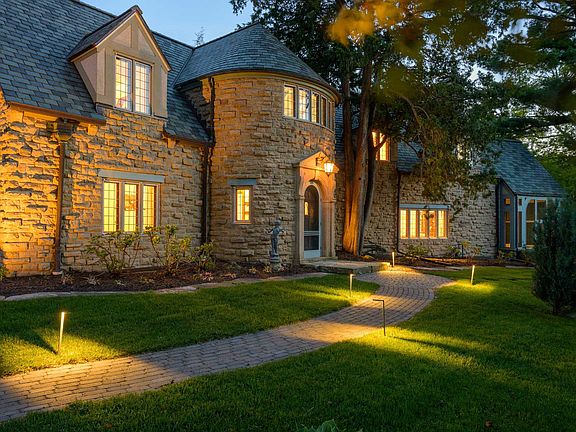 4th image of 3452 Crestwood Dr