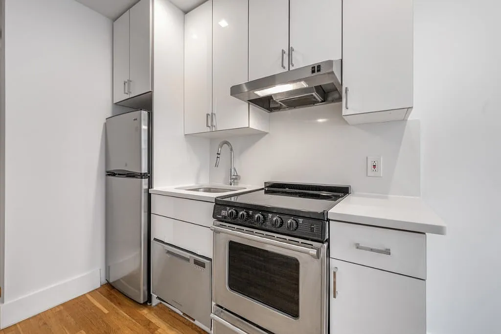 437 East 9th Street — Photo 3