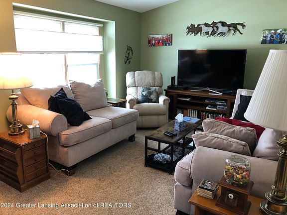 4th image of 923 Candela Ln