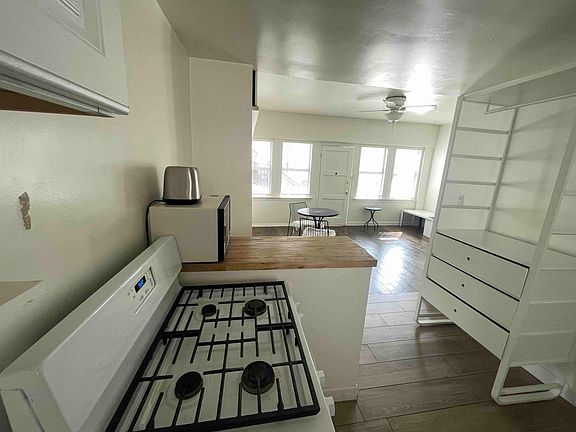 4th image of 1754 Lincoln Blvd #D