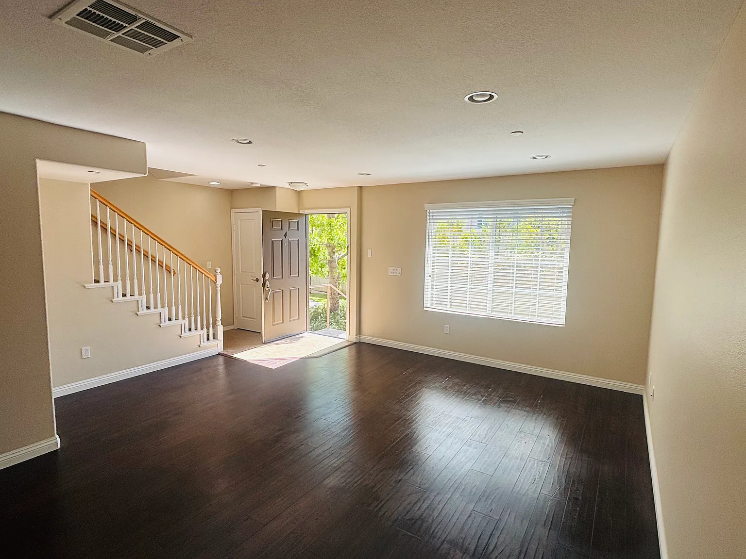 3 bed, 2.5 bath, 1540 sqft, $3,900 — Photo 4