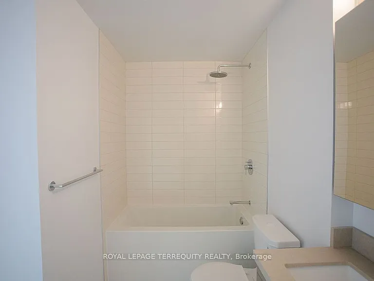2221 Yonge St #4609 — Photo 20
