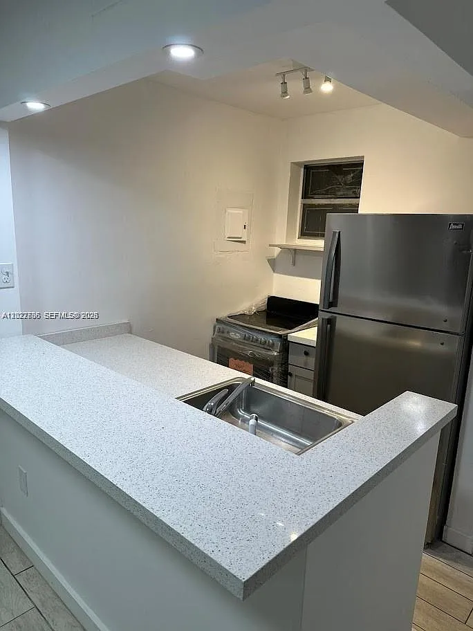 Spring Garden Condo Apts — Photo 3