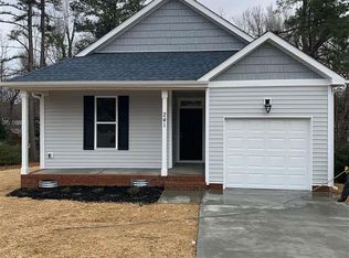 208 S Maple Ave, Kenly, NC 27542