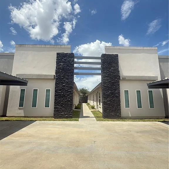 809 E La Cantera Ave #4 — Photo 11