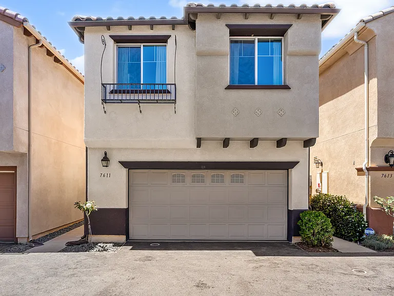 7611 N Honor Way — Photo 1