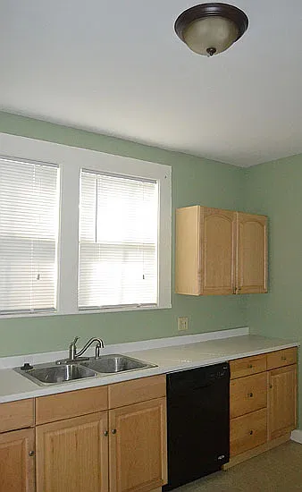 20 N Park St — Photo 2