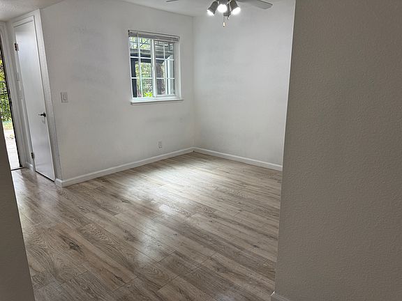4th image of 480 Canyon Oaks Dr APT C