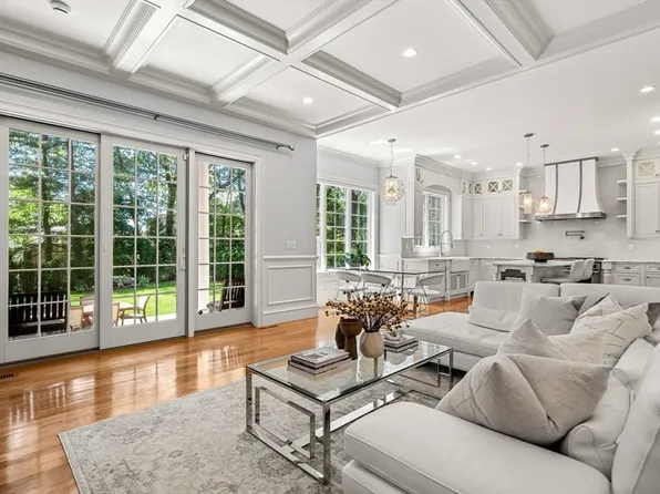 129 Rangeley Rd, Brookline, MA 02467