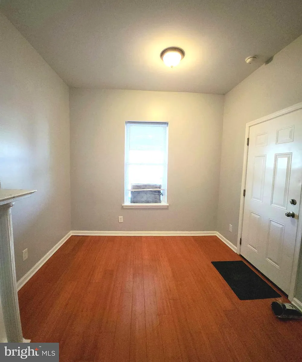 Building Photo - 1230 N 55th St #1