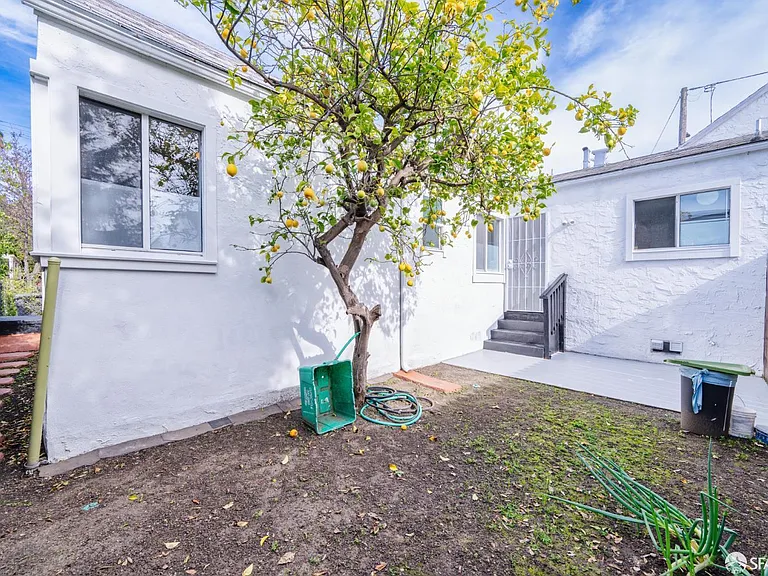 6029 Macarthur Blvd — Photo 33