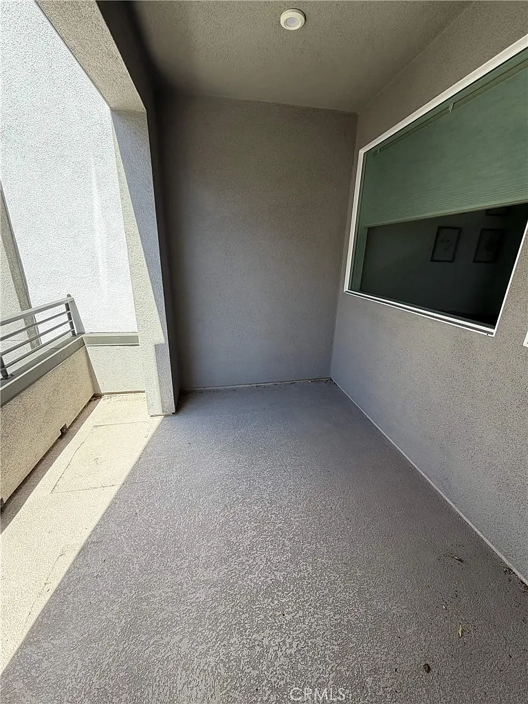3 bed, 2.5 bath, 1554 sqft, $4,200 — Photo 4