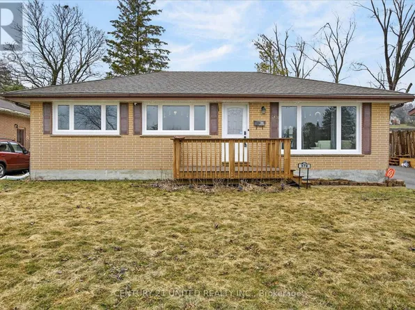 578 Hillside St #5, Peterborough, ON K9H 5N6