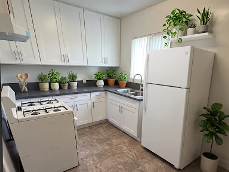 812 S Glendale Ave #23 — Photo 1