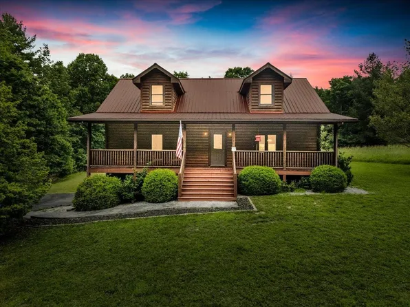 173 Cavalier Dr, Hillsville, VA 24343
