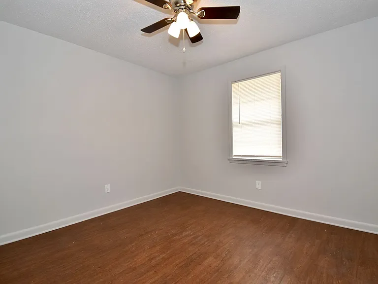 622 Center St — Photo 8