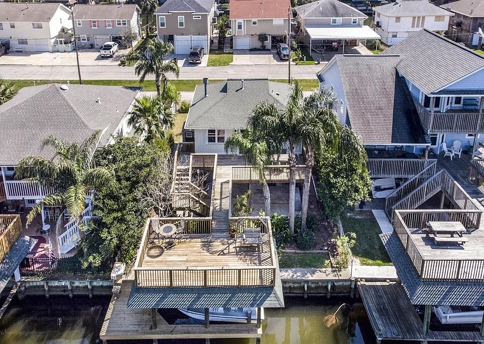 1st image of 467 Pompano St