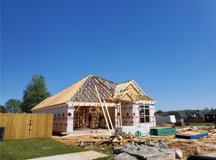 5760 W Cane Hill Dr, Fayetteville, AR 72704