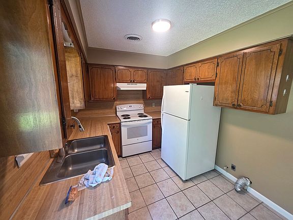 2nd image of 2923-2925 N Sunny Ln #2927