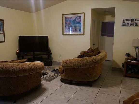 4th image of 319 Lauderdale Ct