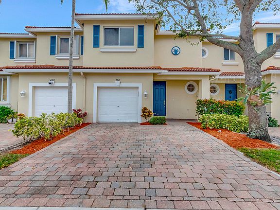 3rd image of 2767 S Evergreen Circle