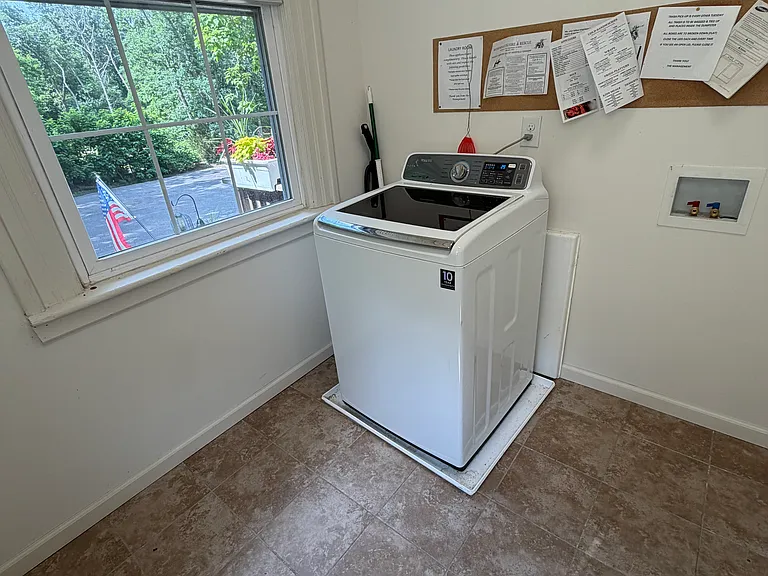 551 Irving Ave #A-B — Photo 10