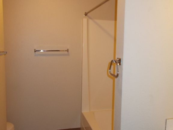 4th image of 321 Aristocrat Dr APT A