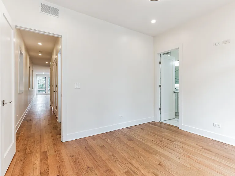 3235 N Wilton Ave #1 — Photo 10
