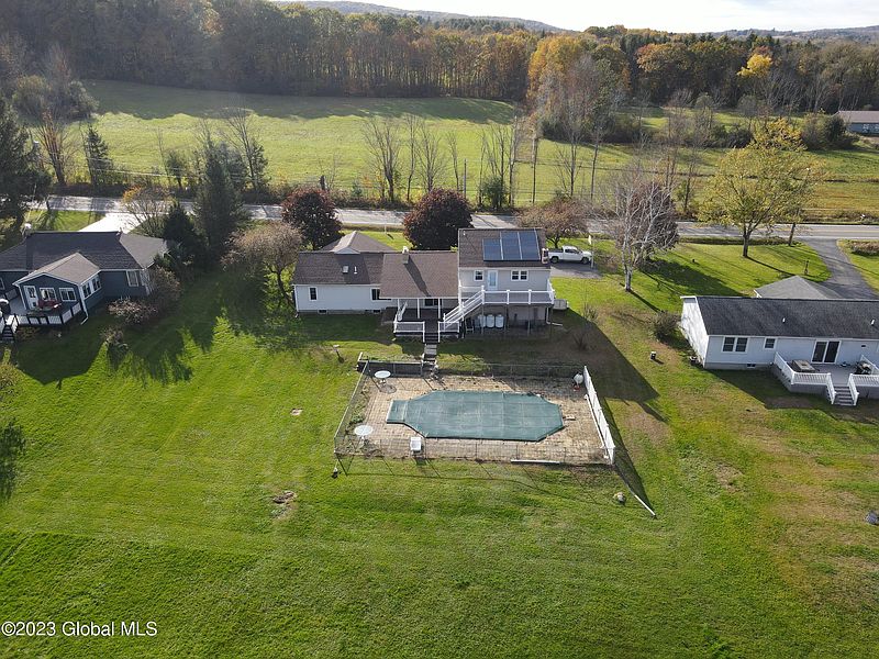 3rd image of 1092 Sacandaga Road
