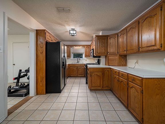 5th image of 9663 Matise St