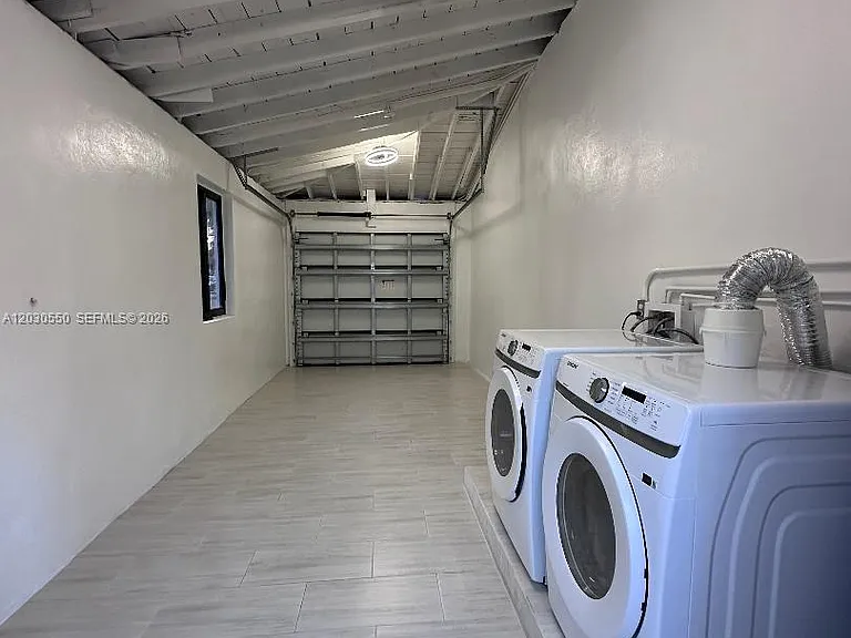 2750 Washington St — Photo 4