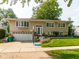 474 Chatham Cir, Buffalo Grove, IL 60089