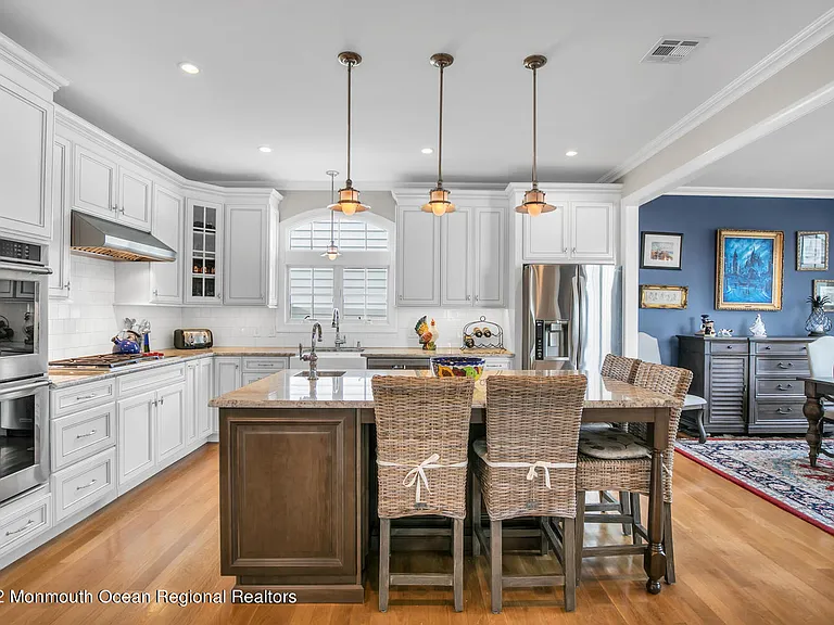 812 Claridge Dr — Photo 14