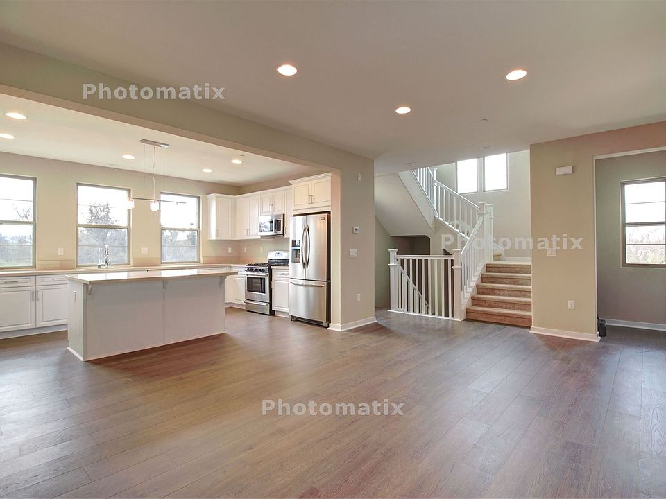 1st image of 1032 Pear Orchard Dr
