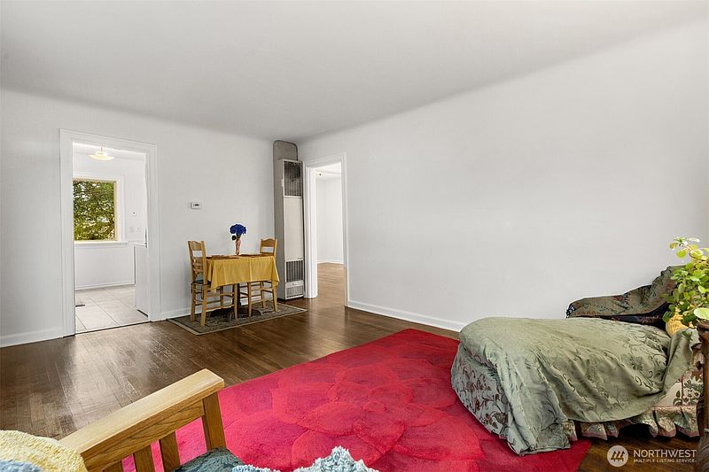 5th image of 921 SW 102nd Street