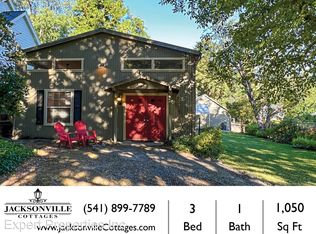 525 S 3rd St #B, Jacksonville, OR 97530