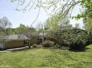 1622 Lozano Dr, Vienna, VA 22182