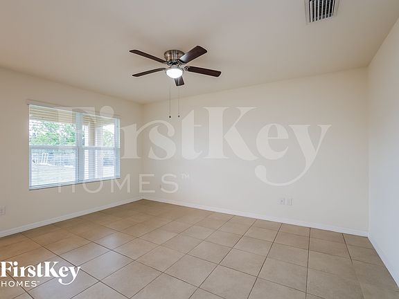 3rd image of 119 SE 20th St