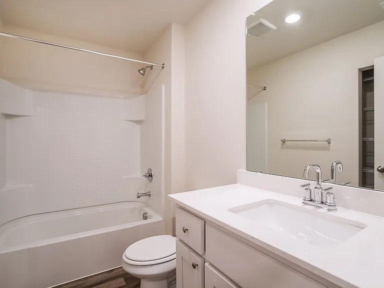 220 Marsh Ln — Photo 19
