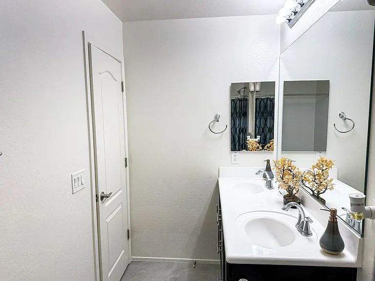1829 W Spur Dr — Photo 31