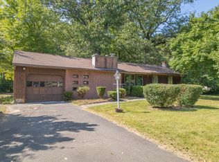 4 Meadowood Dr, South Hadley, MA 01075