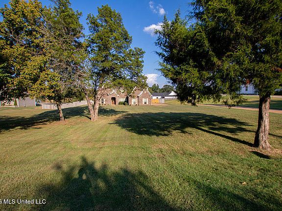 3rd image of 866 Craft Rd