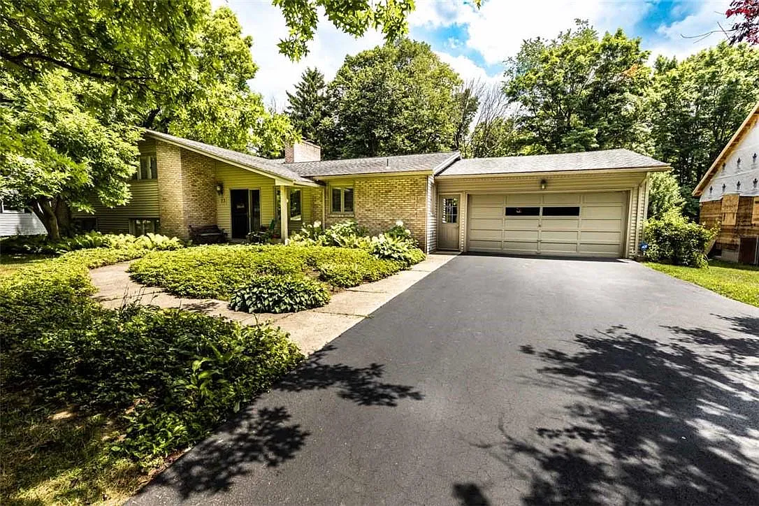 23 Ross Brook Dr photo 1