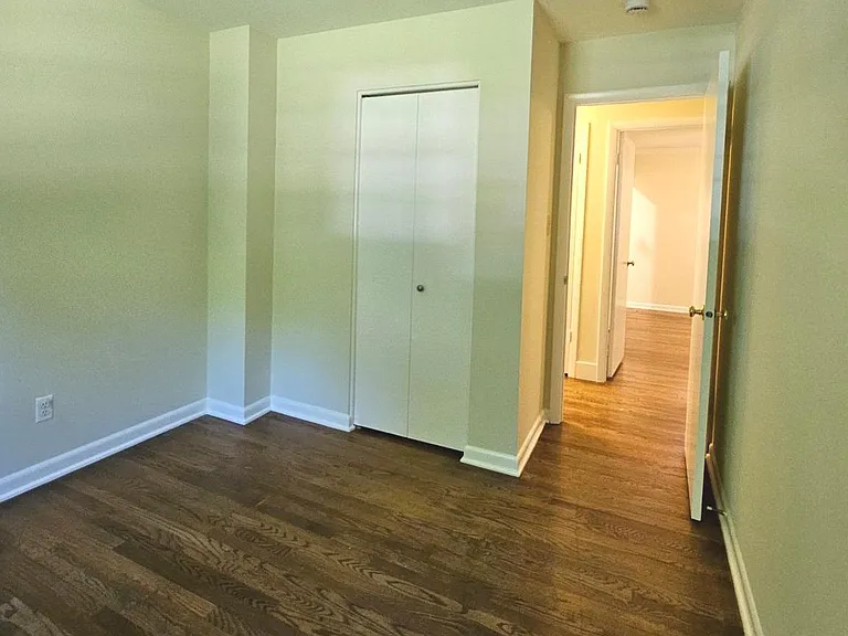 8925 Falling Creek Ct — Photo 28