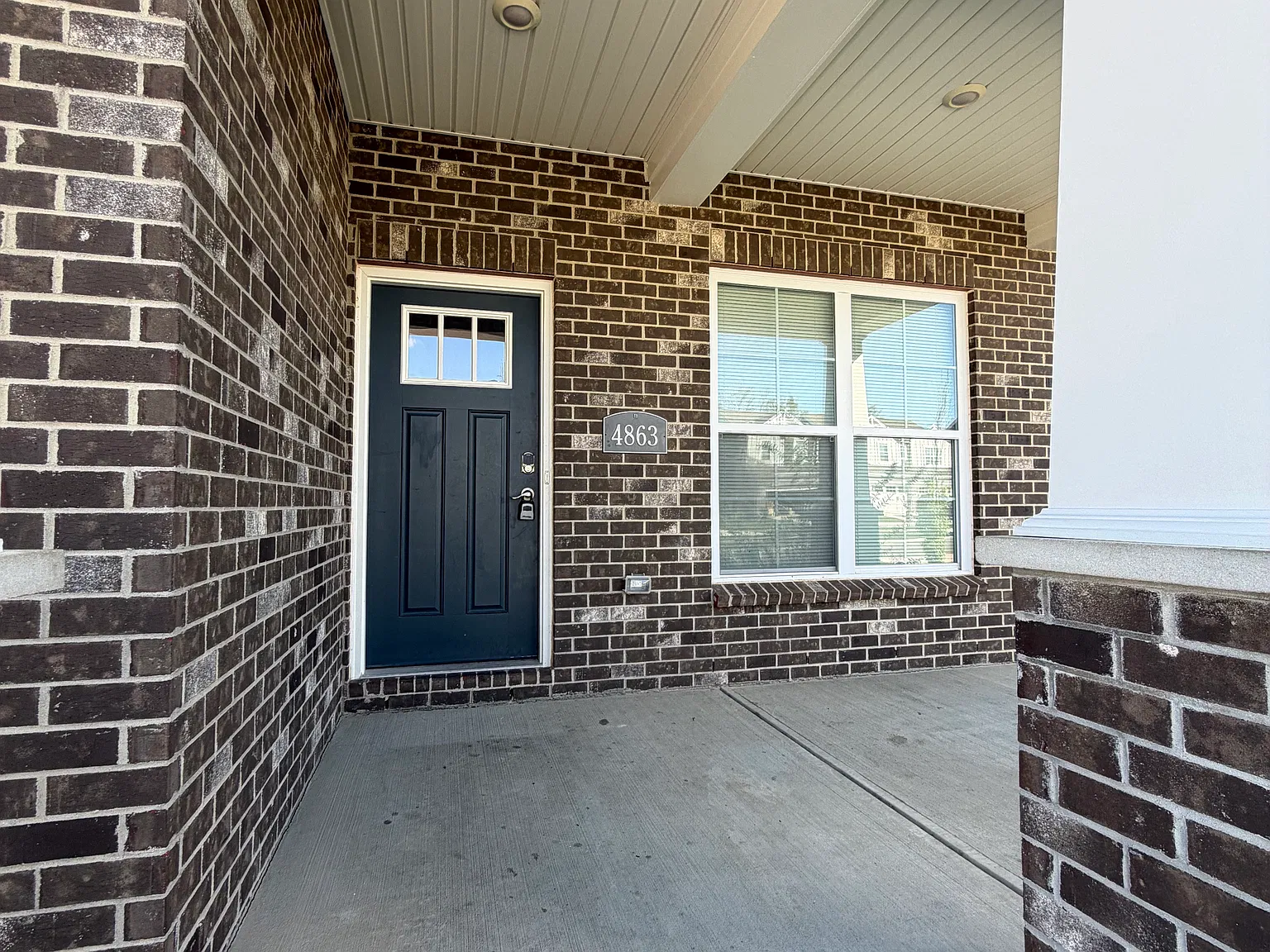 4 bed, 2639 sqft, $3,200 — Photo 3