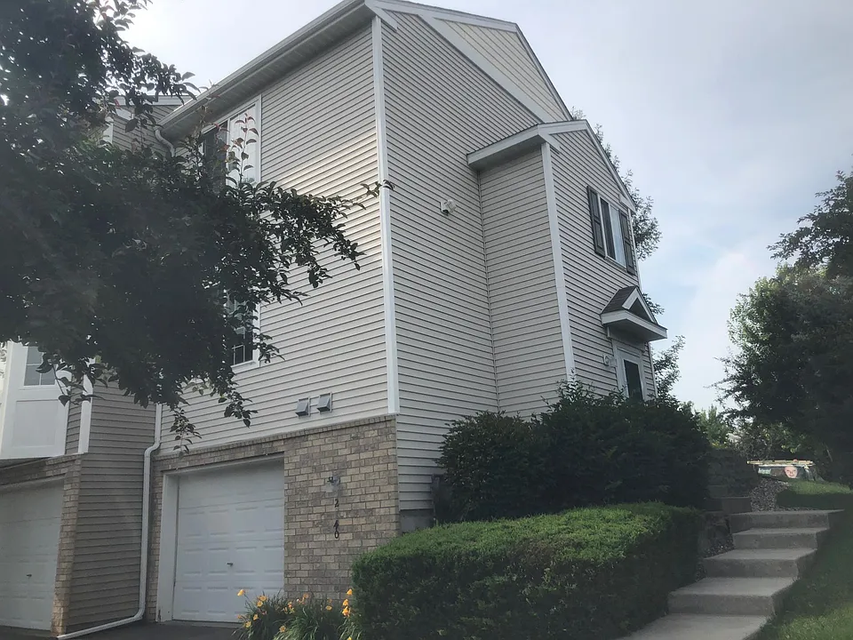 2940 Village Cir
