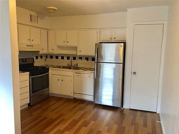 5th image of 2307 Barton Village Cir APT 104